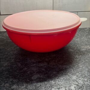 26 cup vintage Tupperware Red and White Mixing Bowl with Lid. Great condition
